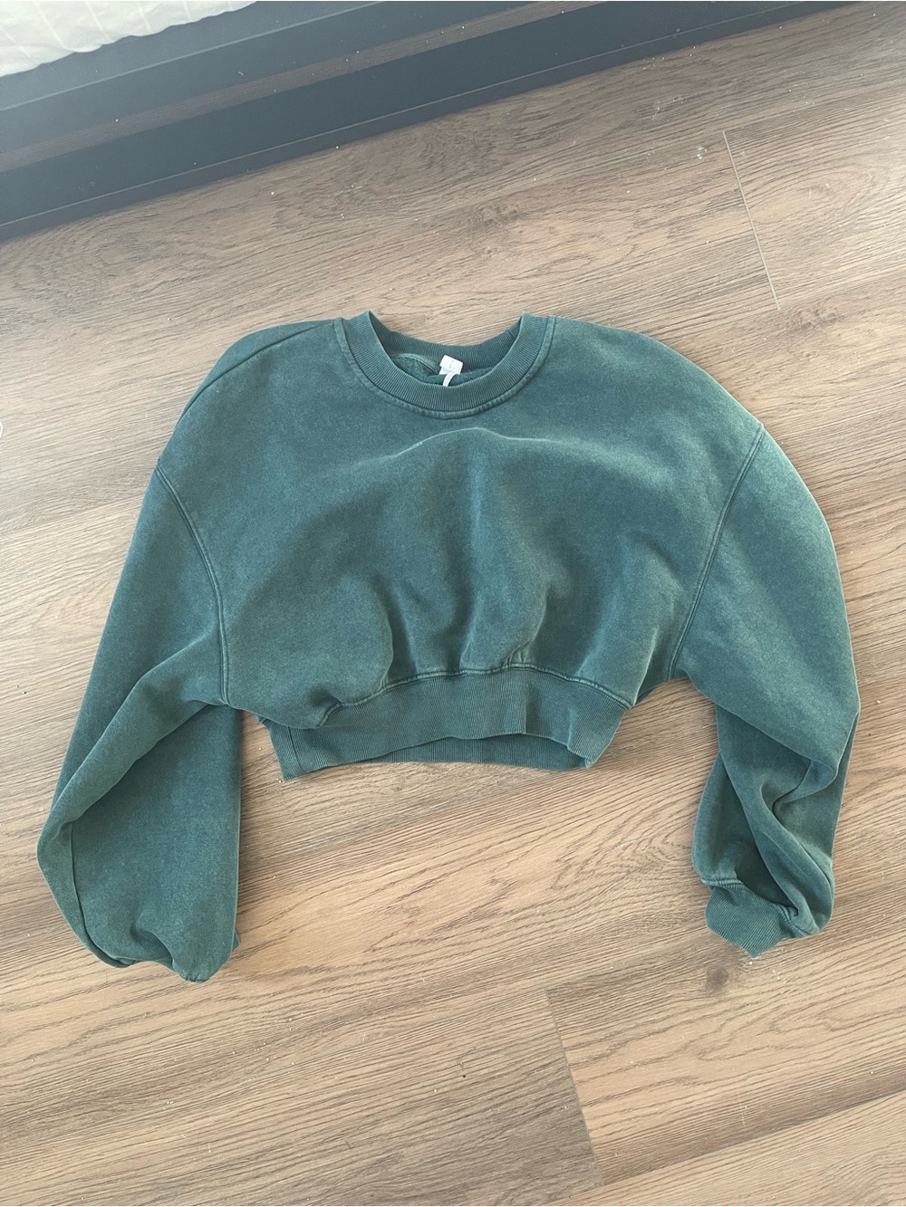 Urban Outfitters Dark Green Cropped Crewneck sweatshirt